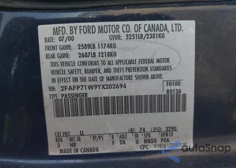 2000 Ford Crown Victoria Police Interceptor z USA, uszkodzony, nr VIN 2FAFP71W9YX202694